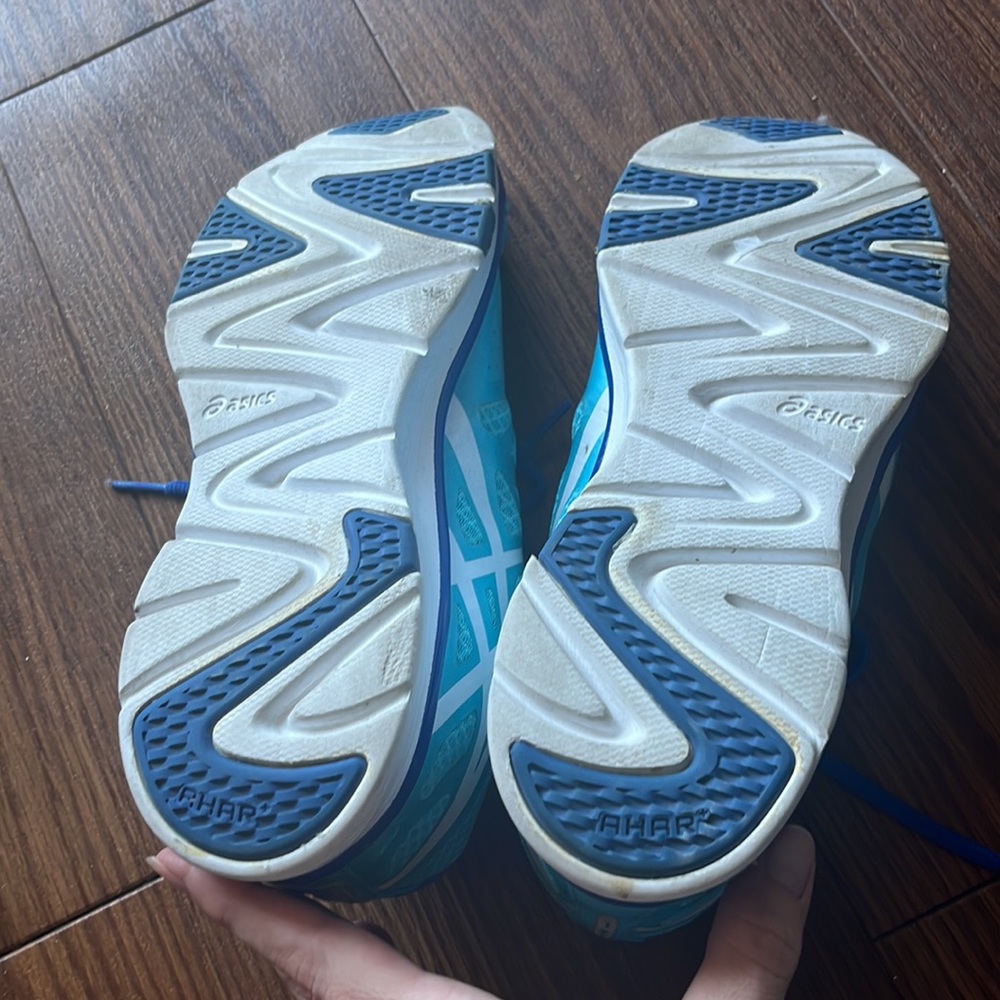 ASICS running shoes - Picture 3 of 4